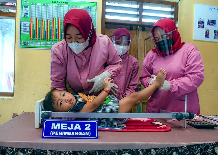 TINGKATKAN LAYANAN KESEHATAN IBU DAN ANAK , 300 RIBU POSYANDU AKAN DI REAKTIVASI